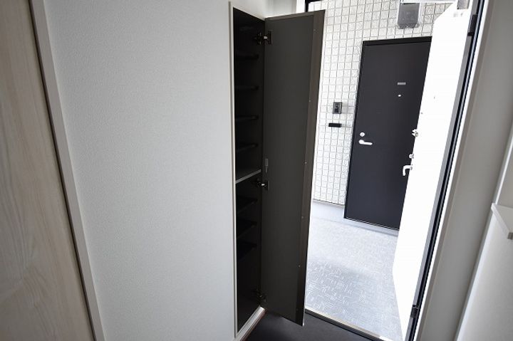 ADC西川原の玄関