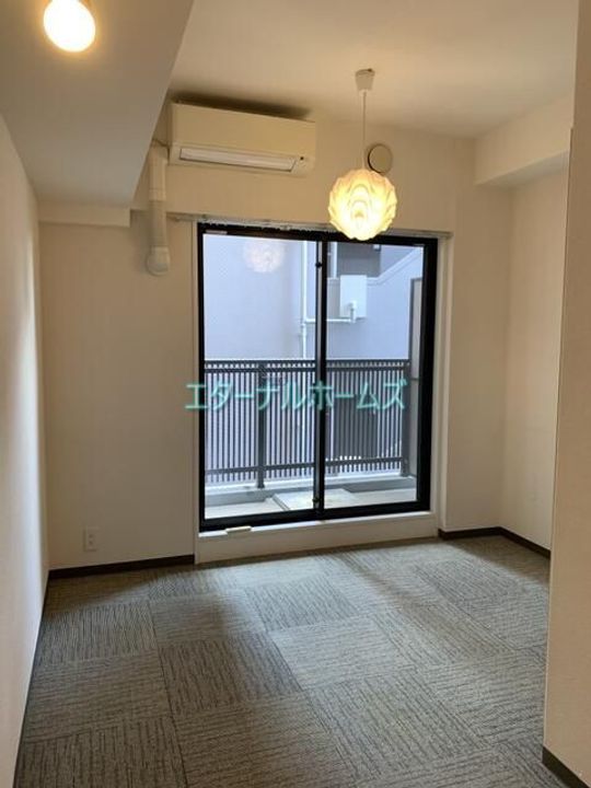 東京都新宿区山吹町(マンション)の賃貸物件の居間