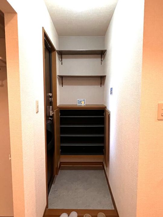 メゾンHAYAKAWA(はやかわ)の玄関