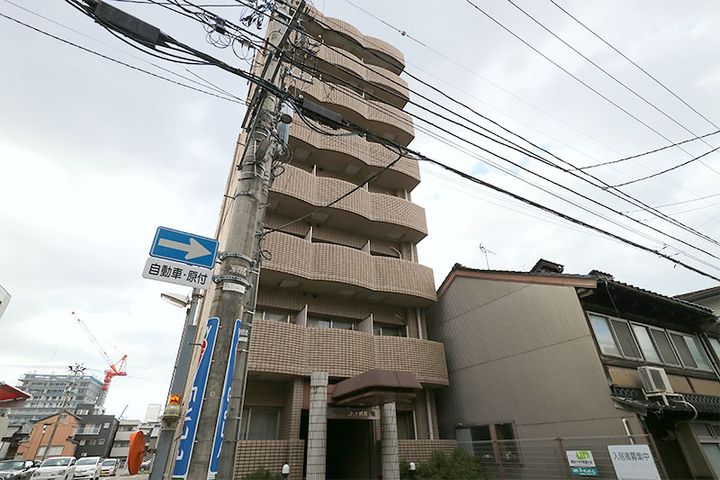 朝日プラザ武蔵ヶ辻の外観