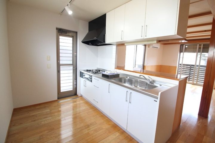 静岡県浜松市中央区広沢2(一戸建)の賃貸物件のキッチン