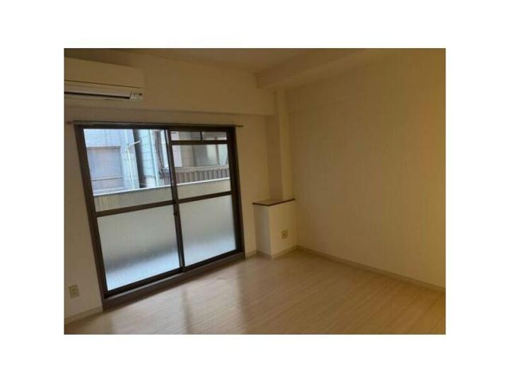 富士ビルの居間