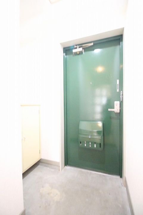 ハイツ新目覚の玄関