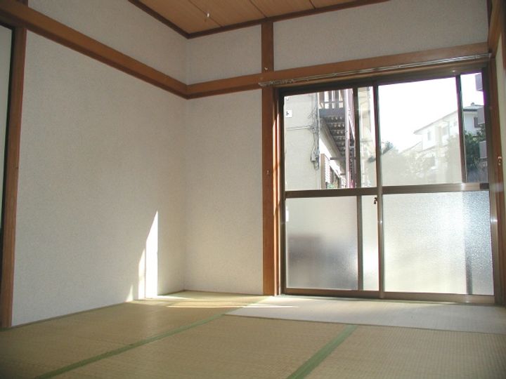 神奈川県横浜市神奈川区菅田町(アパート)の賃貸物件の居間