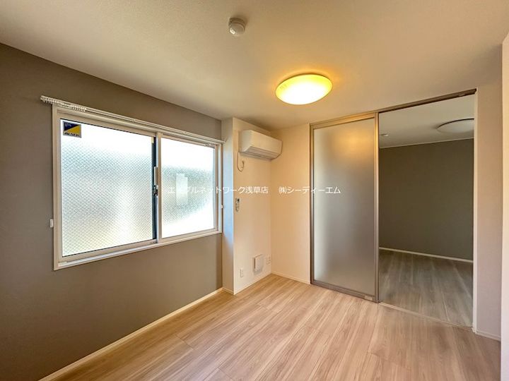 グラナーデ堤通の居間