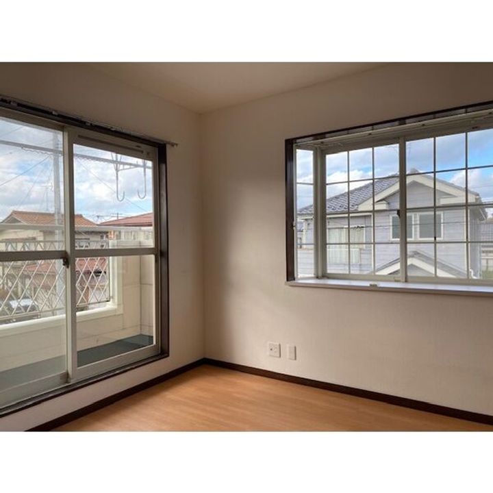 新潟県新潟市西区寺尾東3(アパート)の賃貸物件の居間