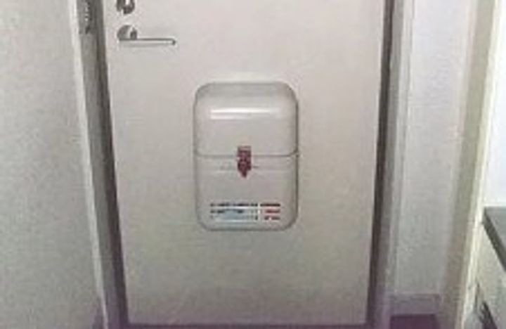 東京都調布市飛田給2(アパート)の賃貸物件の玄関