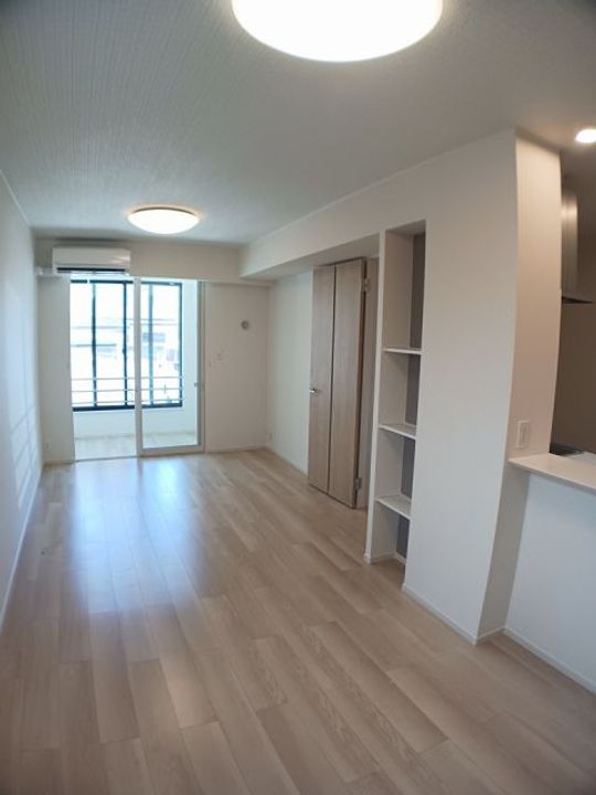 山口県防府市大字新田(アパート)の賃貸物件の居間