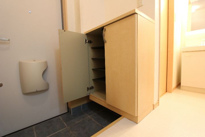 神奈川県茅ヶ崎市美住町(アパート)の賃貸物件の玄関