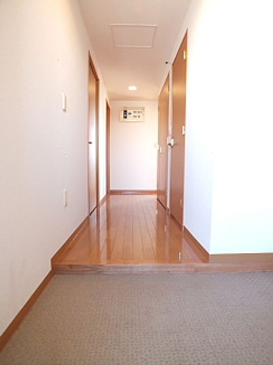 東京都世田谷区上北沢4(マンション)の賃貸物件の玄関