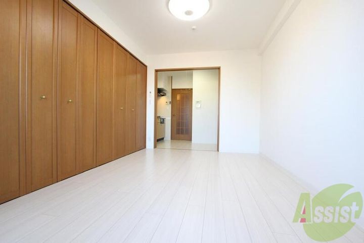 タカマツ神戸駅南通の居間