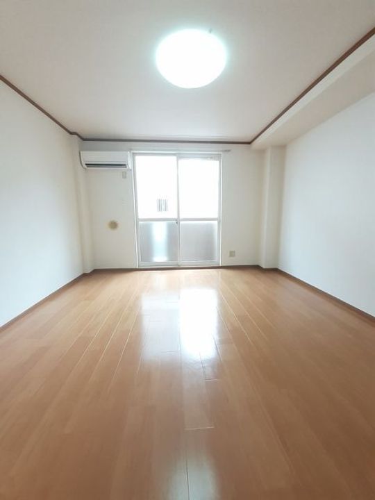 ソレイユ北島 Aの居間