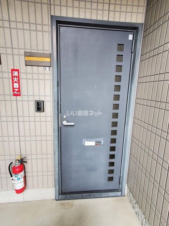 ファニーガーデンBの玄関