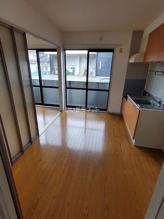 ファニーガーデンBの居間