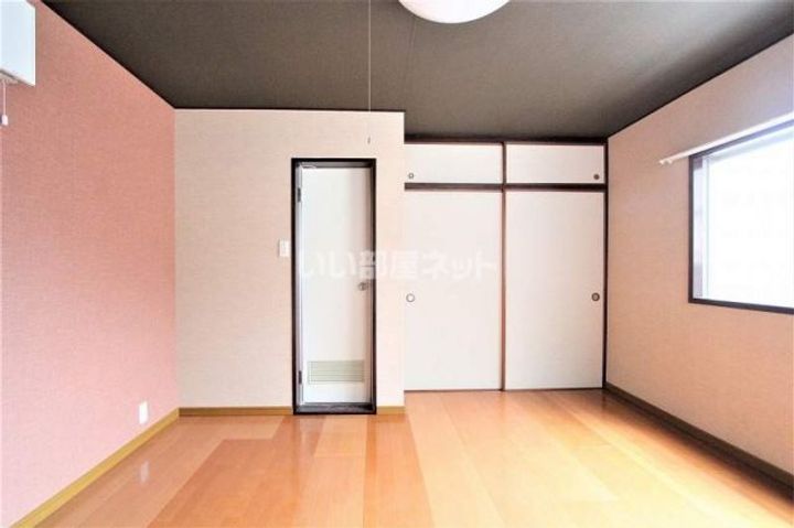 鎌田ビルの居間