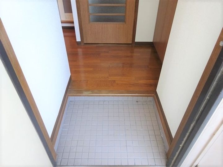 プレジデント柳町の玄関