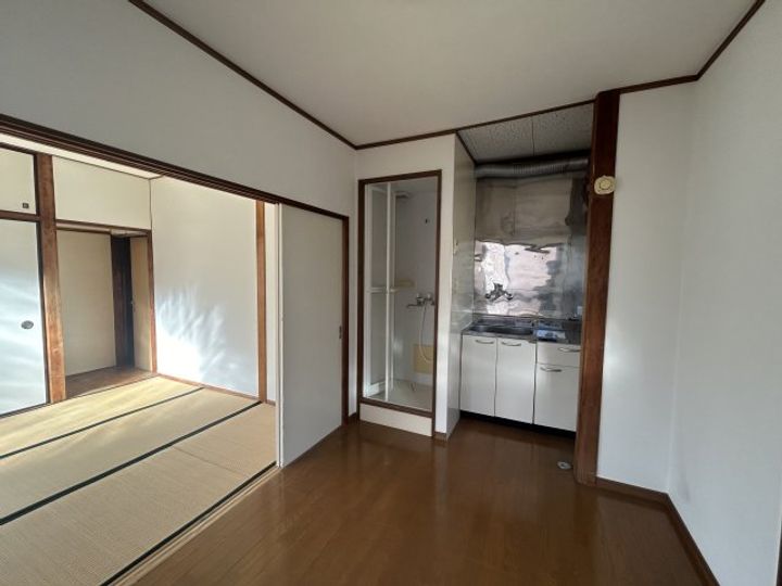 フレール小井土IIの居間