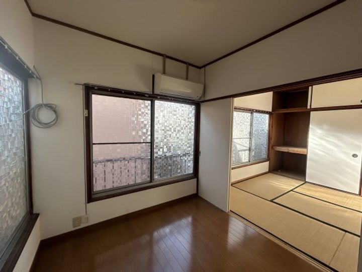 フレール小井土IIの居間