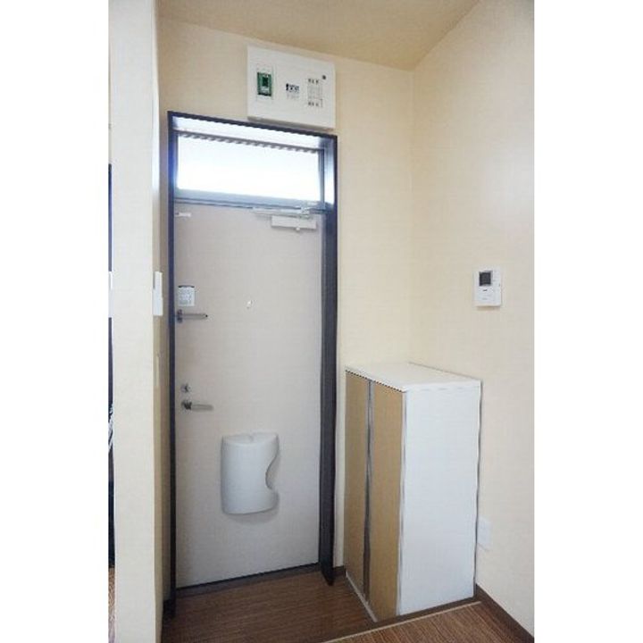 フジビルの玄関