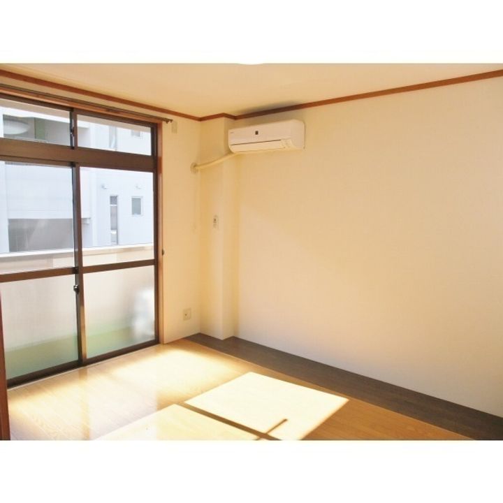 静岡県田方郡函南町間宮(マンション)の賃貸物件の居間