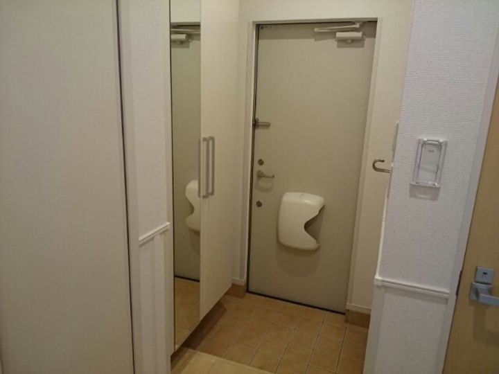 シャイン リーフの玄関