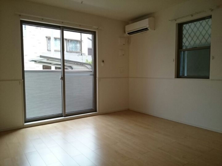 シャイン リーフの居間