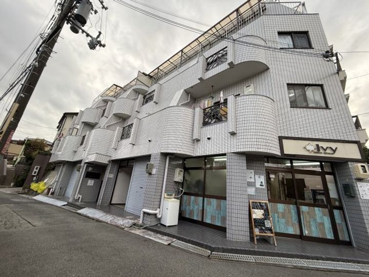 大阪府豊中市桜の町3の賃貸マンションの外観