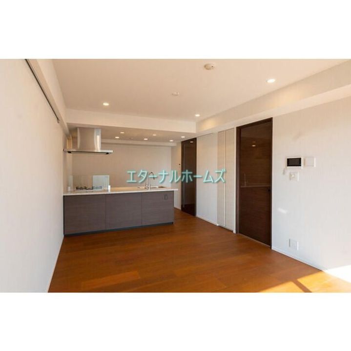 オアーゼ新宿市谷薬王寺の居間