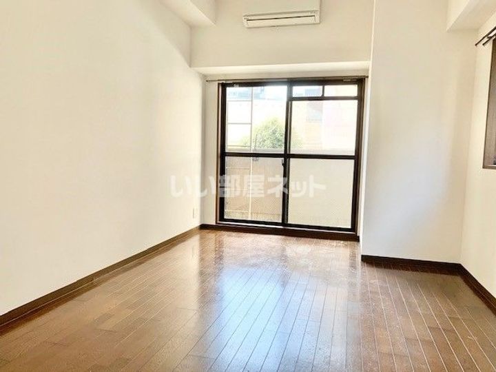 リーガル神戸元町の居間