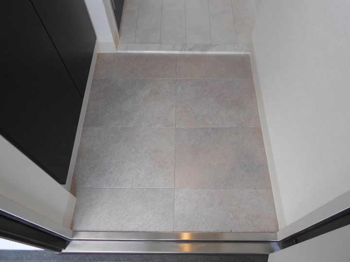 エステムコート吹田・朝日町の玄関