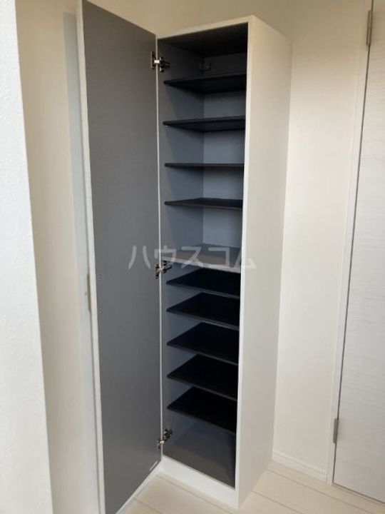 REGALEST S 大和田の玄関