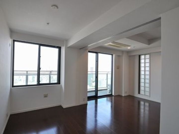 リエトコートアルクスタワーの居間