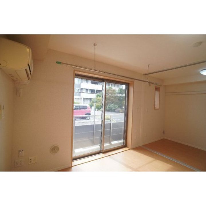 ミーム江木・IIの居間