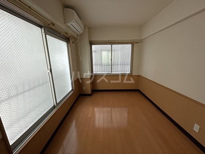 内田マンションの居間