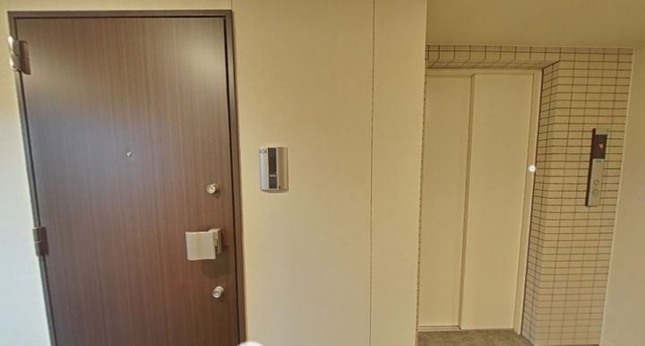 埼玉県川口市幸町2(マンション)の賃貸物件の玄関