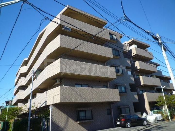 オリンポス四ツ木の外観