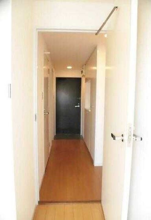 コスモリード駒沢大学の玄関