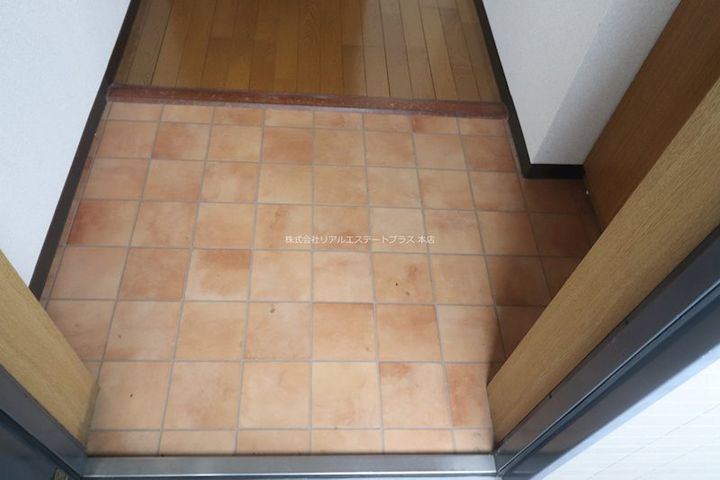 ロン・ラヴィーヌの玄関