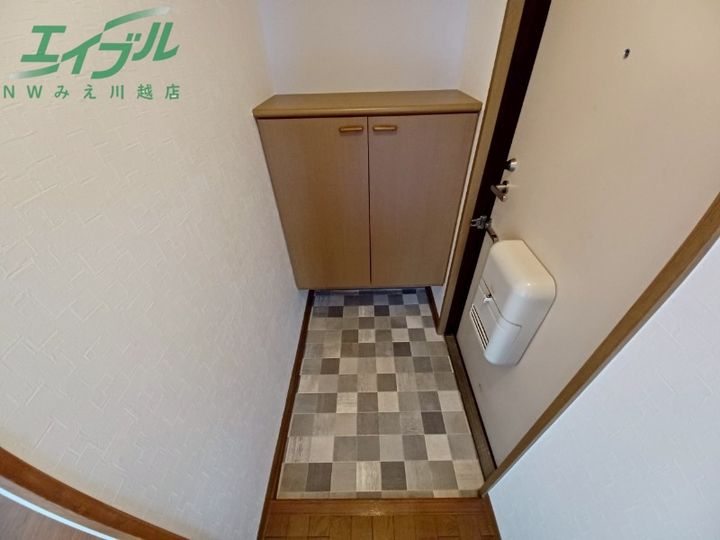 ノースエトランゼB棟の玄関