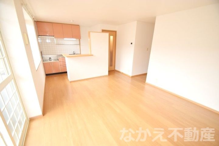 徳島県小松島市日開野町字行地(アパート)の賃貸物件の居間