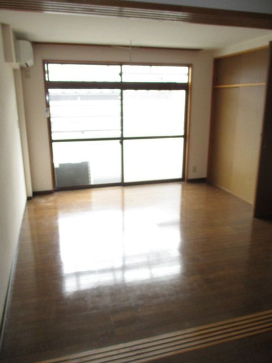 トモハイムの居間