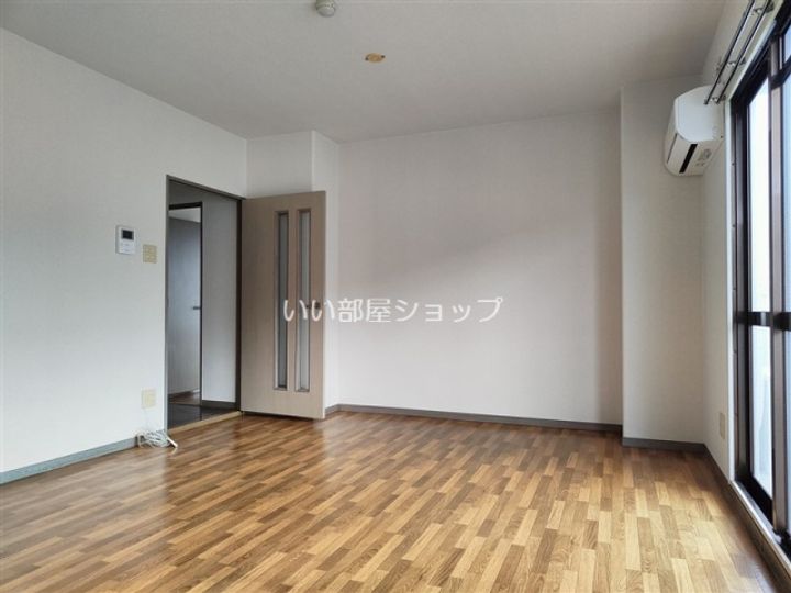 網の浦ハイツの居間