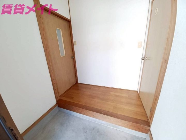 三重県四日市市七つ屋町(一戸建)の賃貸物件の玄関