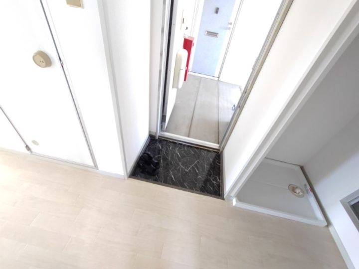 ハイツトミー A棟の玄関