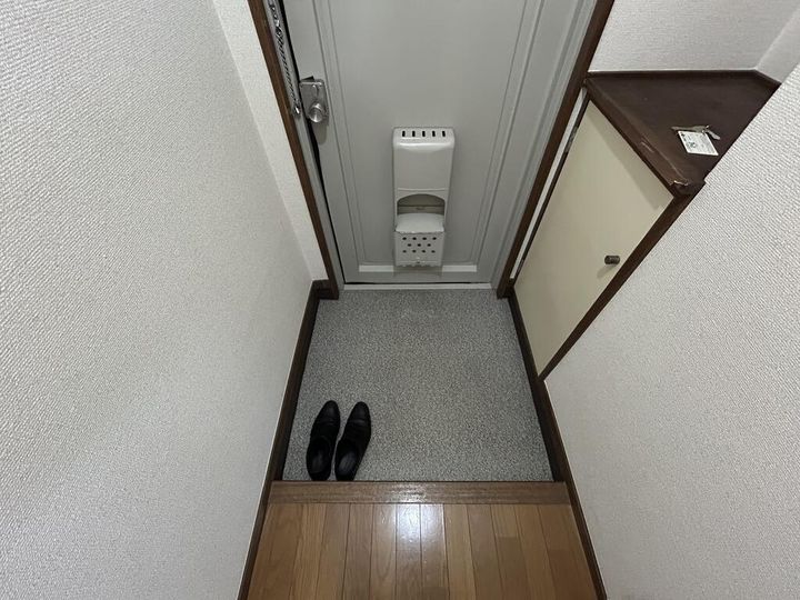 ハイツサンシャインの玄関