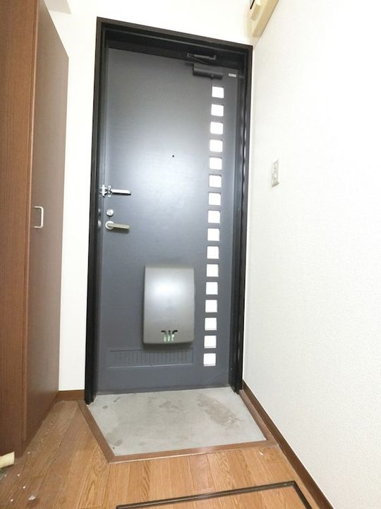 神奈川県川崎市高津区新作5(マンション)の賃貸物件の玄関