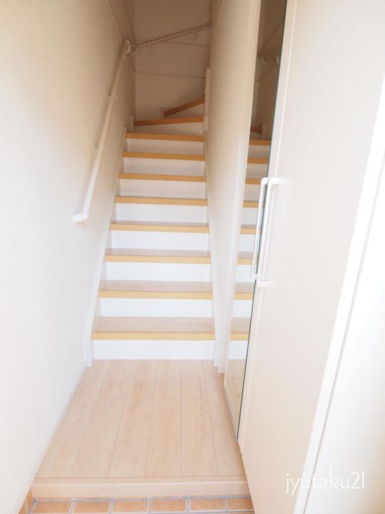 ロータス南島田の玄関