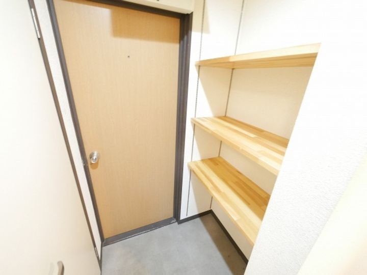 谷山アパートの玄関