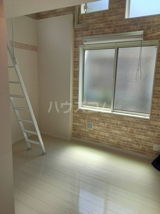 ユナイト安針塚クローネンブルグの居間