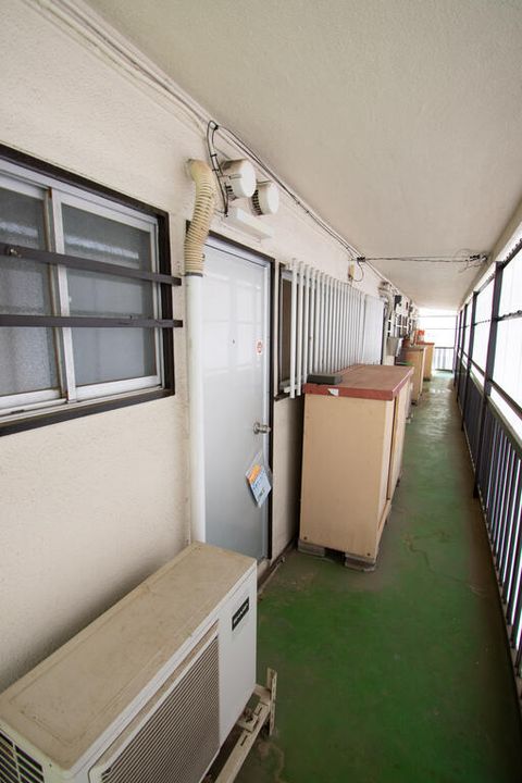西鶴間ハイツの玄関